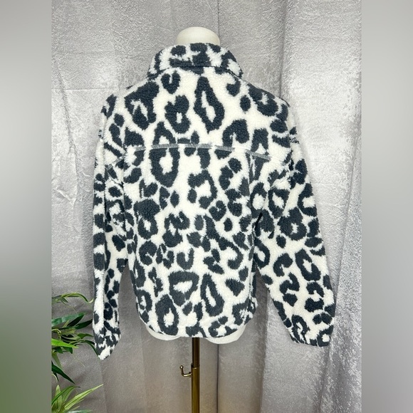 Old Navy Women’s Leopard Print Cozy Sherpa Snap-Front Flurry  Crop Jacket XS - Picture 10 of 14